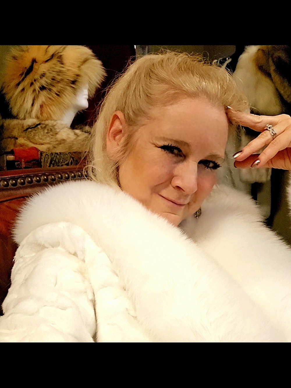 NWT Gorgeous White Mink Fur Coat with White Fox Trim sz M-L - Picture 17 of 17